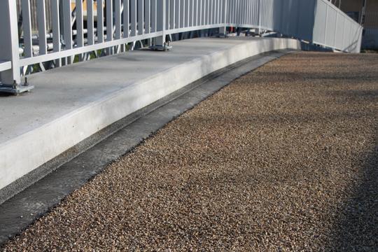 SIGILLANTE CON RESINA SINTETICA PER PONTI E PARCHEGGI PENSATO